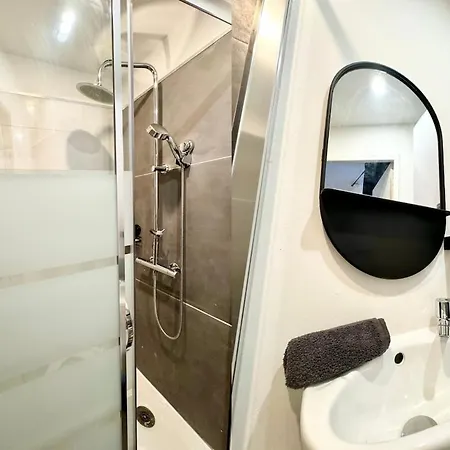 Διαμέρισμα Kab'3 - Close To Train Station *